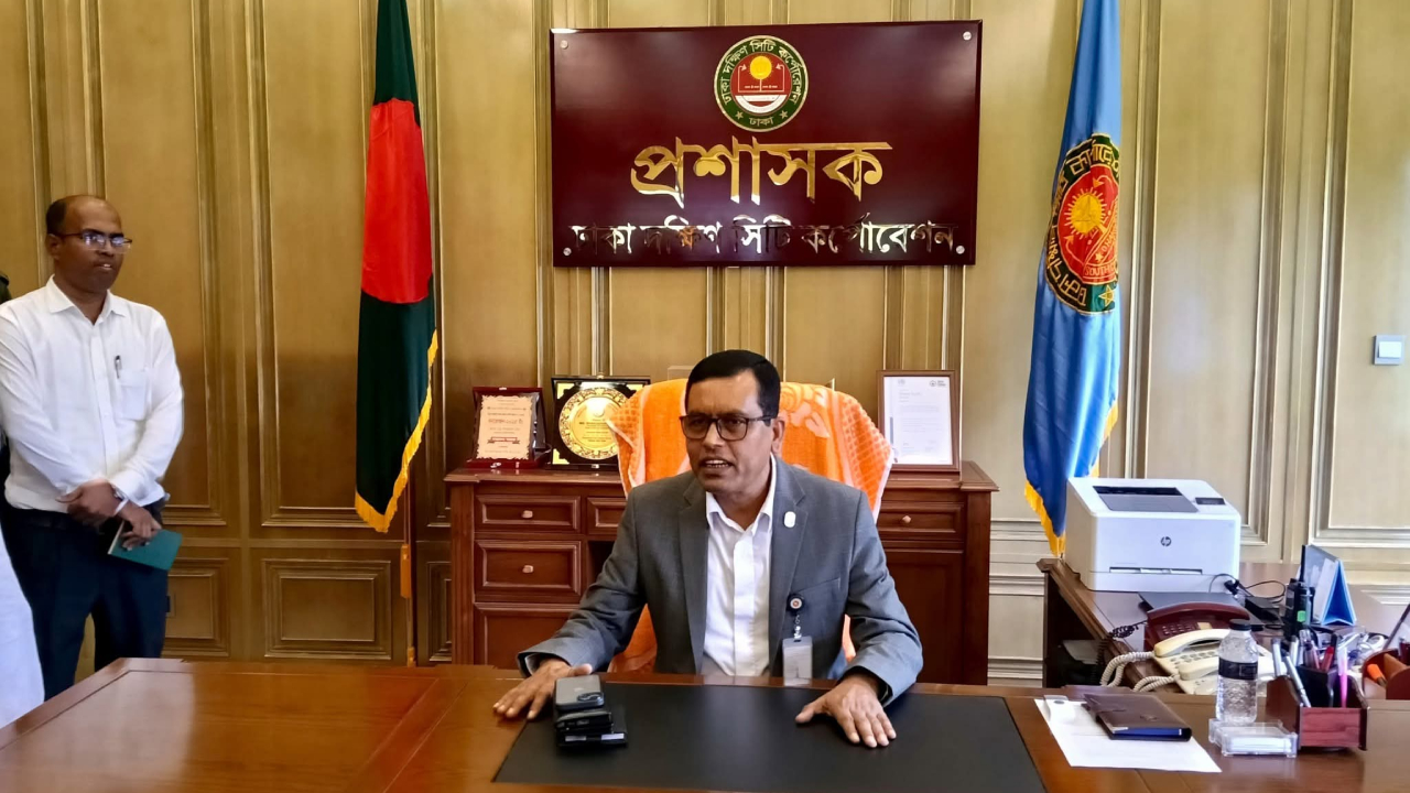 ৪৩ দিন পর নগর ভবনে এলেন প্রশাসক, সব সেবা চালুর ঘোষণা